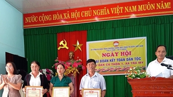 Ngày hội đại đoàn kết sẻ chia ở vùng cao