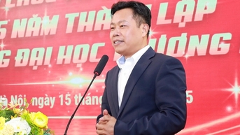 អនុរដ្ឋមន្ត្រី Le Quan ចែករំលែកពាក្យដ៏ស្មោះស្ម័គ្រពេលទៅទស្សនាសាលាចាស់របស់គាត់។