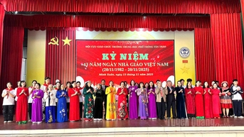 Hội Cựu giáo chức trường THPT Tân Trào gặp mặt kỷ niệm 43 năm Ngày Nhà giáo Việt Nam