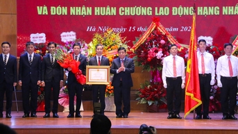 Trường Đại học Giao thông vận tải nhận Huân chương Lao động hạng Nhất
