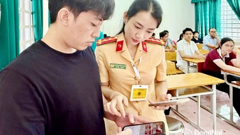 Thí sinh sát hạch lái xe tại Đồng Nai sẽ được hướng dẫn cài đặt VNeTraffic từ 15-11