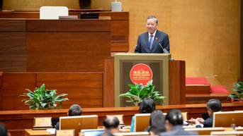 «កម្ចាត់​អស់​អ្នក​ដែល​បង្ហាញ​សញ្ញា​នៃ​មហិច្ឆតា​ចង់​បាន​អំណាច​តាំង​ពី​ដើម​មក»។