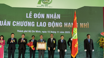 Trường ĐH Nông Lâm TP HCM nhận Huân chương Lao động hạng nhì