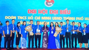 បន្តអះអាងនូវតួនាទីត្រួសត្រាយរបស់សមាជិកសហជីព និងយុវជនក្នុងការកសាងទីក្រុង Hue ឱ្យអភិវឌ្ឍយ៉ាងឆាប់រហ័ស និងនិរន្តរភាព។