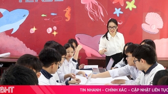 វិទ្យាល័យ ឯកទេស ហាទិន បង្រៀនមុខវិជ្ជាធម្មជាតិជាភាសាអង់គ្លេស។