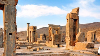 រុករកកន្លែងសម្រាករបស់ Cyrus the Great និងបេតិកភណ្ឌបុរាណរបស់វា។