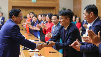 Thủ tướng Chính phủ Phạm Minh Chính gặp mặt đại diện các nhà giáo tiêu biểu