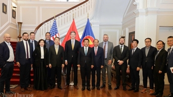 រដ្ឋមន្ត្រី Nguyen Hong Dien ធ្វើការជាមួយសមាគមពាណិជ្ជកម្ម និងពាណិជ្ជកម្មស្បែកជើងអាមេរិក