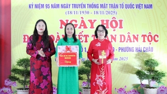 តំបន់​លំនៅឋាន​ជាច្រើន​ក្នុង​វួដ Hai Chau ជួយ​ដល់​ប្រជាជន​ដែល​រងគ្រោះ​ដោយ​ទឹកជំនន់។