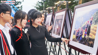 ស្ងើចសរសើរពណ៌នៃក្រុមជនជាតិភាគតិច 54 របស់វៀតណាមតាមរយៈរូបថត