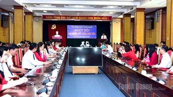 Phó Bí thư Tỉnh ủy, Chủ tịch Ủy ban MTTQ tỉnh Ma Thế Hồng dự Ngày hội Đại đoàn kết toàn dân tộc tại Văn phòng Tỉnh ủy