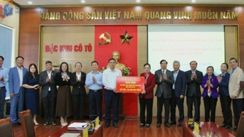 Hội Khuyến học Việt Nam trao 100 triệu đồng cho học sinh vượt khó tại Cô Tô