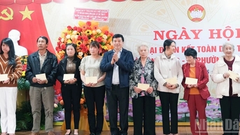 Chung sức phát triển thương hiệu hoa Hà Đông-hoa của Đà...