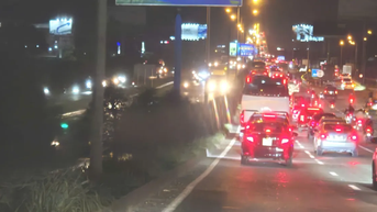 Sửa chữa mặt cầu Cần Thơ gây kẹt xe kéo dài