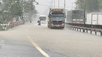 Thời tiết hôm nay 16/11: Miền Trung mưa rất to, miền Bắc lạnh