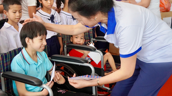 Tăng cường chăm lo, bảo trợ cho người khuyết tật