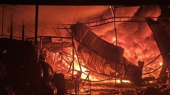 Cháy kho phế liệu 300m², lực lượng chức năng mất hơn 3 giờ khống chế