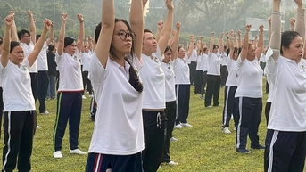 Hàng nghìn người đồng diễn dưỡng sinh từ tinh mơ tại TPHCM