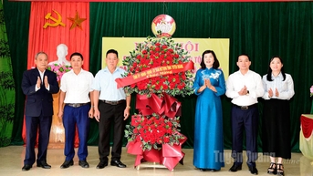 Các đồng chí lãnh đạo tỉnh chung vui Ngày hội Đại đoàn kết toàn dân tộc tại các khu dân cư