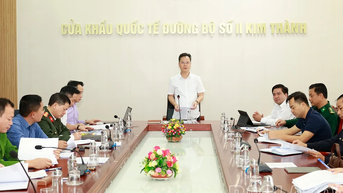 ពិនិត្យការត្រៀមរៀបចំសម្រាប់ពិព័រណ៍វៀតណាម-ចិនលើកទី២៥ (ឡាវ Cai)