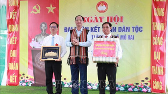 Phó chủ tịch Quốc hội Trần Quang Phương: Mỗi người, mỗi nhà là một tấm gương vượt khó và đoàn kết vươn lên