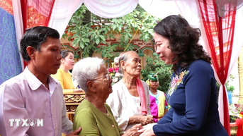 អនុប្រធានរដ្ឋចូលរួមទិវាឯកភាពជាតិដ៏អស្ចារ្យនៅទីក្រុង Vinh Long