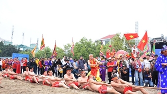 Sôi nổi trình diễn Nghi lễ và trò chơi Kéo co