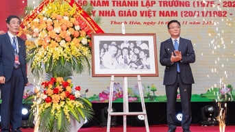 Phó Thủ tướng Lê Thành Long dự kỷ niệm thành lập ngôi trường 50 năm tuổi