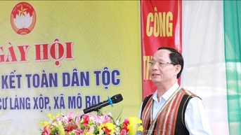 Phó Chủ tịch Quốc hội, Thượng tướng Trần Quang Phương dự Ngày hội Đại đoàn kết toàn dân tộc làng Xộp, xã Mô Rai, tỉnh Quảng Ngãi