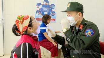 Bộ Tư lệnh Cảnh sát cơ động khám, tư vấn và phát thuốc miễn phí tại xã Minh Quang
