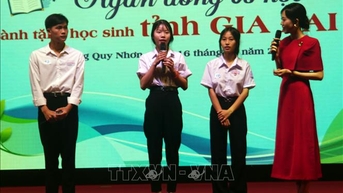Trao học bổng cho học sinh hoàn cảnh khó khăn tỉnh Gia Lai