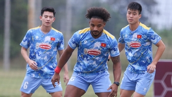 Xuân Son rê bóng, đồng đội trầm trồ ngắm nhìn: Chắc chắn đá trận gặp Lào