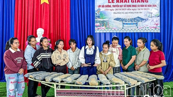 Để tiếng đàn đá mãi ngân vang