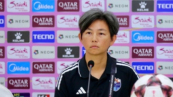 HLV Lion City Sailors thông báo học trò đã tỉnh táo sau khi ngã quỵ trên sân Thống Nhất