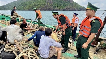 Cứu 5 ngư dân bị chìm tàu trên vùng biển Côn Đảo