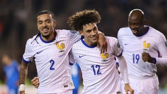 Vắng Mbappe, tuyển Pháp vẫn ngược dòng thắng lợi