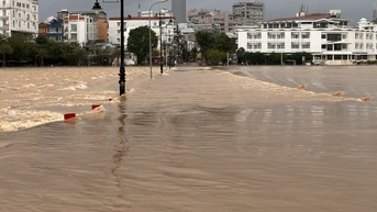 នៅ​ព្រឹក​នេះ (១៧ វិច្ឆិកា) ទឹក​ជន់​លិច​ទំនប់​ដា។