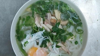 Từ nay mỗi khi ăn phở, kể cả phụ nữ cũng muốn gọi ăn thêm nhiều hành lá