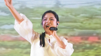 Khán giả 'cháy' hết mình dù trời mưa lớn đêm gala Việt Nam Xanh 2025