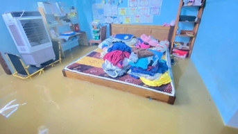 Nước lũ lên nhanh, Huế cho học sinh khu vực thấp trũng nghỉ học