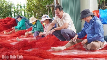 Người yêu biển lớn dần theo từng nhịp sóng