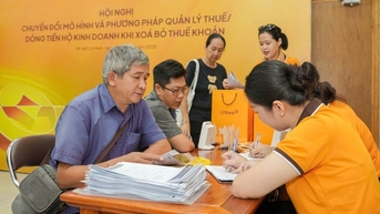 LPBank គាំទ្រដល់គ្រួសារអាជីវកម្ម និងពាណិជ្ជករខ្នាតតូច ដើម្បីសម្របខ្លួនទៅនឹងគំរូពន្ធថ្មី។