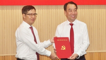 Chủ tịch UBND tỉnh Vĩnh Long giữ chức Phó Bí thư Tỉnh ủy Cà Mau