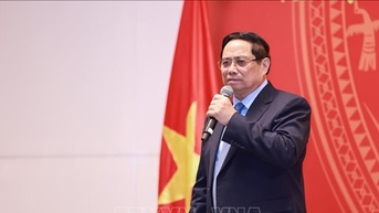 នាយករដ្ឋមន្ត្រី Pham Minh Chinh និងភរិយាបានជួបជាមួយមន្ត្រីស្ថាប័នតំណាង និងសហគមន៍វៀតណាមនៅគុយវ៉ែត។