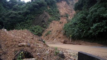 ខេត្ត Quang Tri មាន​តំបន់​ជន់លិច និង​ដាច់ស្រយាល​ជាច្រើន​ដោយសារ​ភ្លៀង​ធ្លាក់​ខ្លាំង។