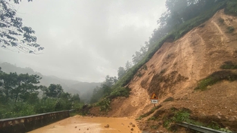 Đảm bảo an toàn giao thông cho các tuyến đường sạt lở