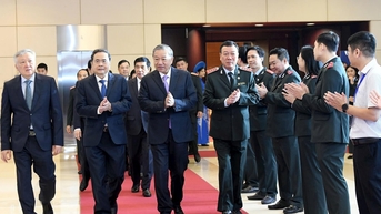 អគ្គលេខាបក្ស To Lam និងប្រធានរដ្ឋសភាលោក Tran Thanh Man ចូលរួមពិធីរំលឹកខួបលើកទី 80 នៃទិវាប្រពៃណីរបស់អធិការវៀត