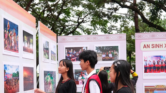 ពិធីបើកការតាំងពិព័រណ៌ "ទឹកដី Gia Lai និងប្រជាជន - ពណ៌ថ្មី"