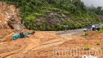 Nỗ lực khắc phục sạt lở ở đèo Khánh Lê