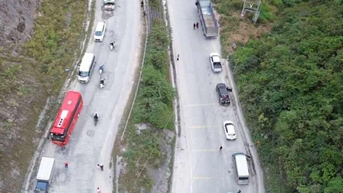 Khách đến Hà Giang đông nghịt, giá dịch vụ tăng mạnh